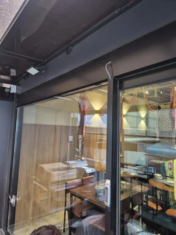 복층유리 사당 닭갈비집 유리 교체건입니다