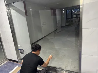 8미리 강화유리 상가 내부 강화유리 기스로 인해 교체건입니다